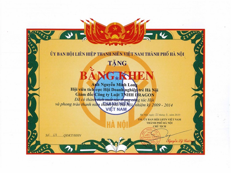 Ủy ban hội liên hiệp thanh niên Việt Nam thành phố Hà Nội tặng bằng khen cho Luật sư Nguyễn Minh Long là hội viên tích cực Hội doanh nghiệp trẻ Hà Nội năm 2014